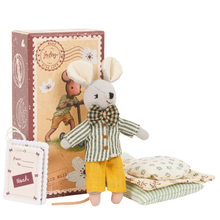 Load image into Gallery viewer, Mouse Noah in Stamp Holder Box with Bedding
