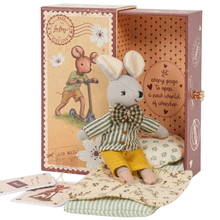 Load image into Gallery viewer, Mouse Noah in Stamp Holder Box with Bedding

