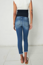 Load image into Gallery viewer, Ivy Distressed Jeans
